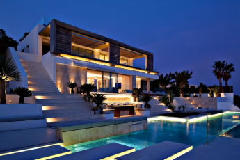 6 Must Follow Tips to Market a Luxury Home